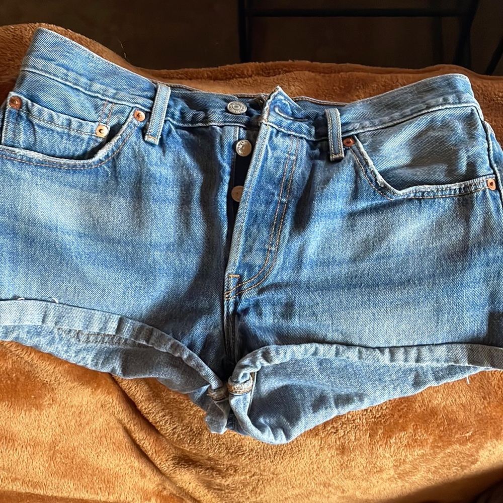 Levi’s shorts 28